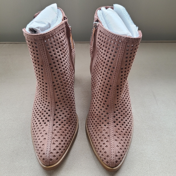 1. State Booties - Picture 1 of 7